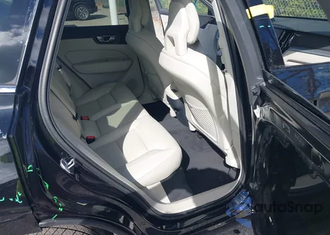 2019 Volvo Xc60 T5 Momentum z USA, uszkodzony, nr VIN LYV102DK7KB192468